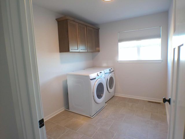 N114W7191 Oakmont DRIVE, Cedarburg, WI 53012