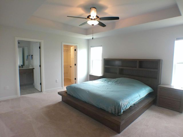 N114W7191 Oakmont DRIVE, Cedarburg, WI 53012