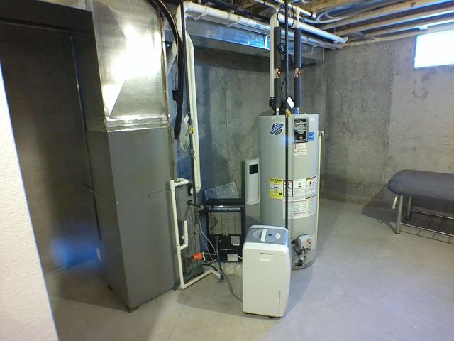 N114W7191 Oakmont DRIVE, Cedarburg, WI 53012