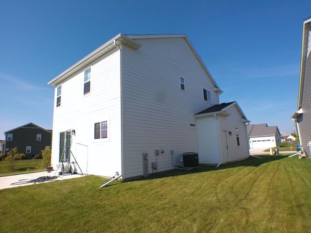 N114W7191 Oakmont DRIVE, Cedarburg, WI 53012