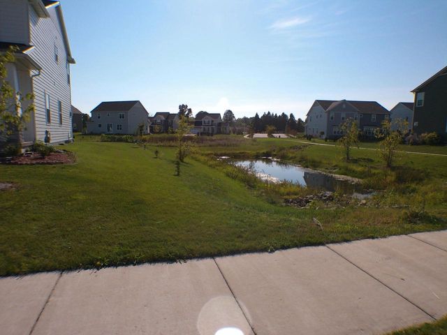 N114W7191 Oakmont DRIVE, Cedarburg, WI 53012