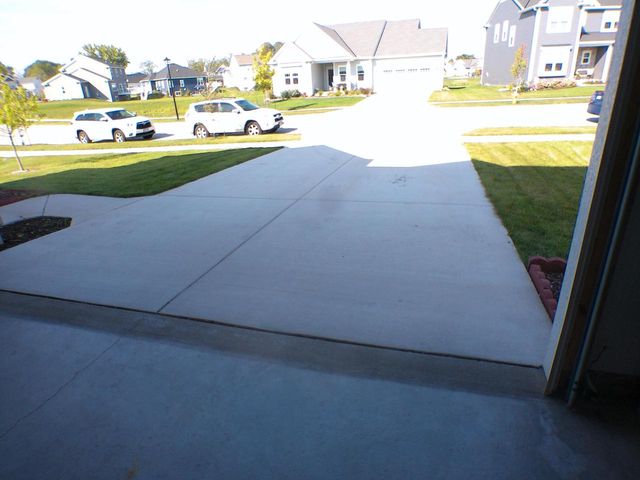 N114W7191 Oakmont DRIVE, Cedarburg, WI 53012