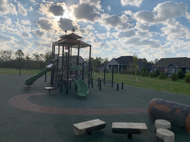 N114W7191 Oakmont DRIVE, Cedarburg, WI 53012