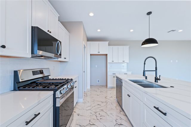 3183 Secret Pass Canyon Drive, Bullhead City, AZ 86429