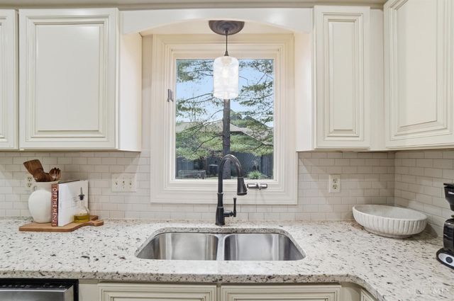 10701 Old Pond Drive, Montgomery, OH 45249