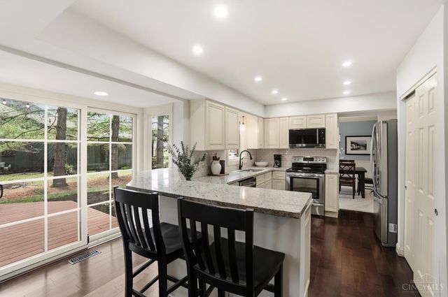 10701 Old Pond Drive, Montgomery, OH 45249