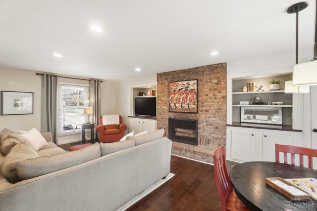 10701 Old Pond Drive, Montgomery, OH 45249