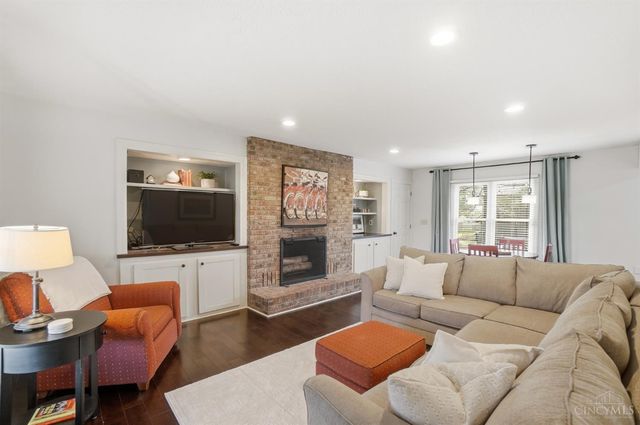 10701 Old Pond Drive, Montgomery, OH 45249