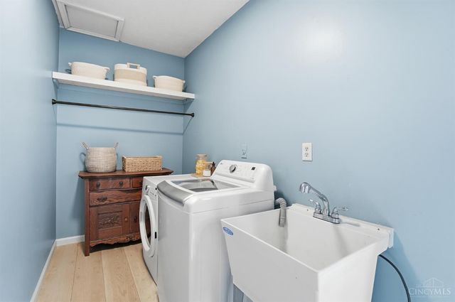 10701 Old Pond Drive, Montgomery, OH 45249