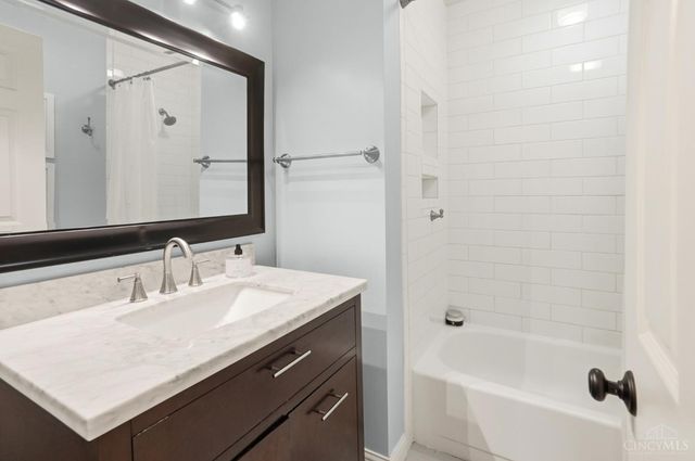 10701 Old Pond Drive, Montgomery, OH 45249