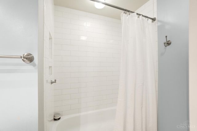 10701 Old Pond Drive, Montgomery, OH 45249