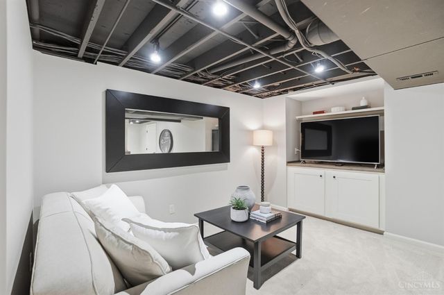 10701 Old Pond Drive, Montgomery, OH 45249