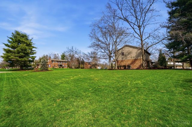 10701 Old Pond Drive, Montgomery, OH 45249