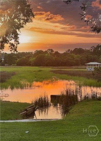 8813 Whitefield Avenue, Savannah, GA 31406