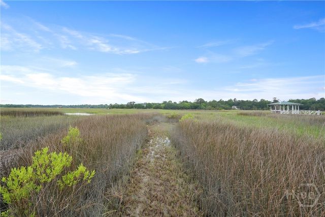 8813 Whitefield Avenue, Savannah, GA 31406