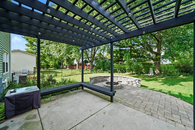 41 Lockman Circle, Elgin, IL 60123
