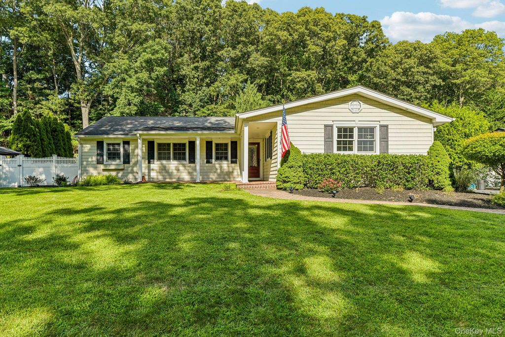 59 Derby Place, Smithtown, NY 11787 — exterior