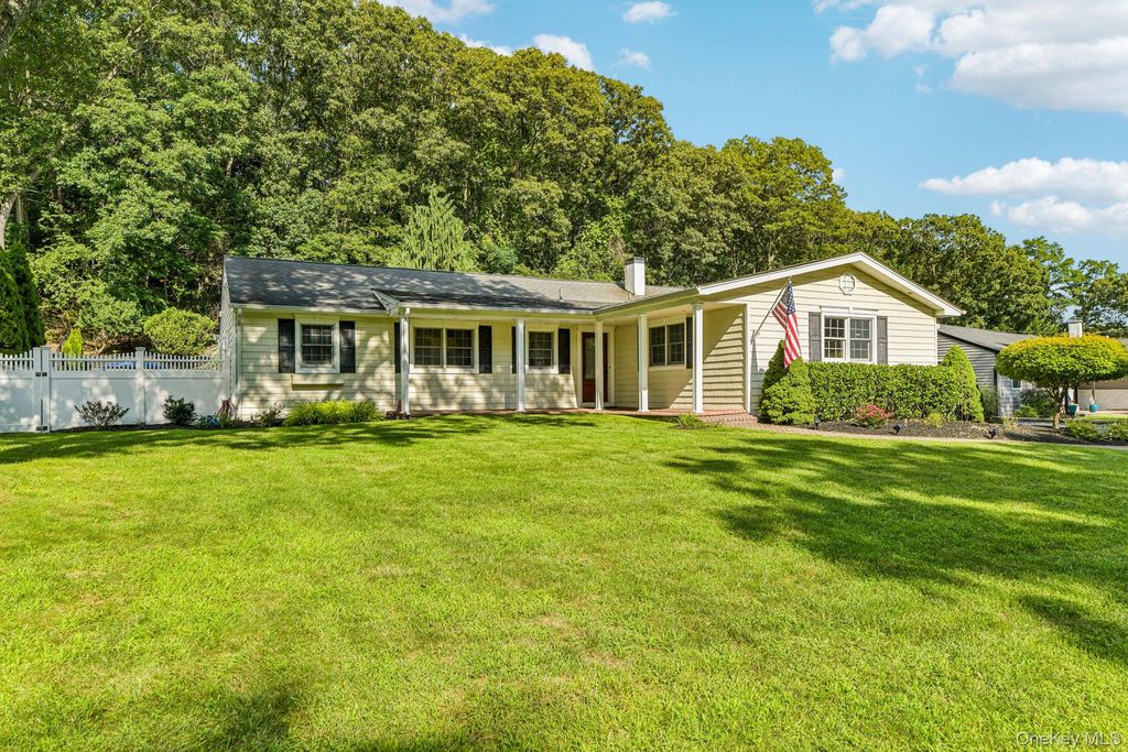 59 Derby Place, Smithtown, NY 11787 — photo 2