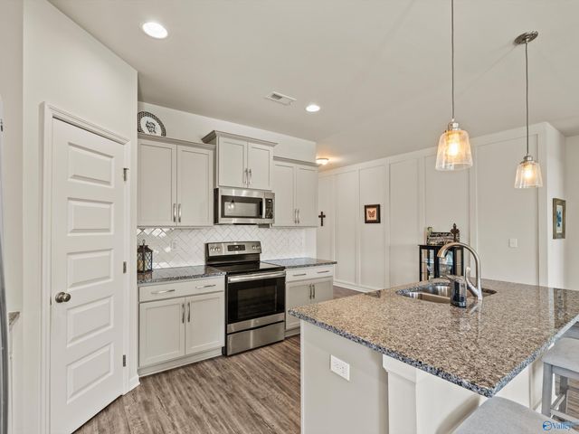 626 Magnolia Place Lane, Hartselle, AL 35640