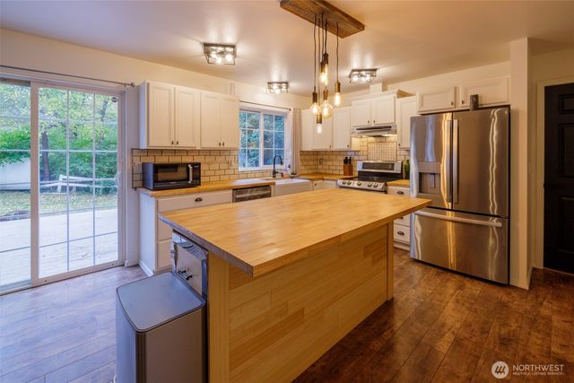 19617 21st Street Ct SW, Lakebay, WA 98349