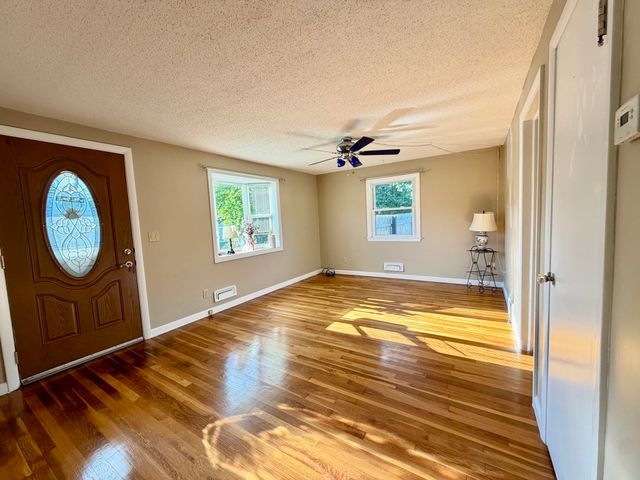 133 Denwall Dr, Springfield, MA 01119