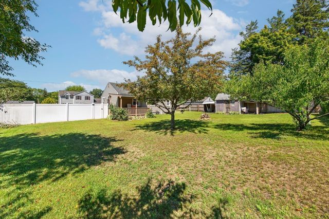 133 Denwall Dr, Springfield, MA 01119