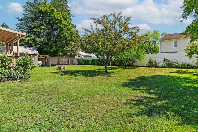 133 Denwall Dr, Springfield, MA 01119
