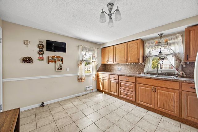 133 Denwall Dr, Springfield, MA 01119