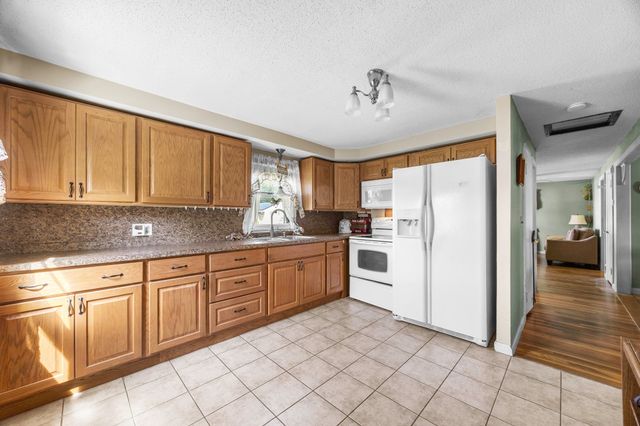 133 Denwall Dr, Springfield, MA 01119