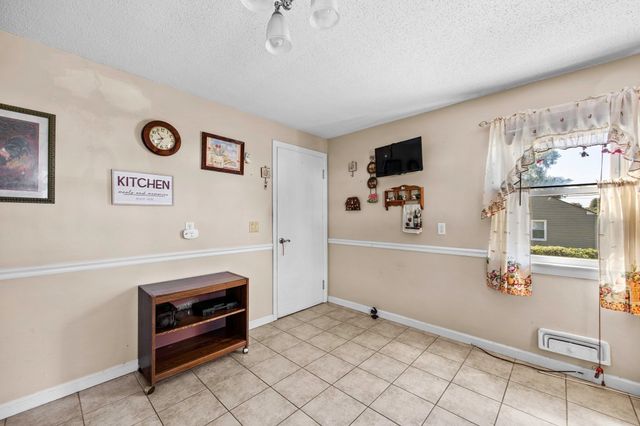 133 Denwall Dr, Springfield, MA 01119