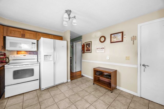 133 Denwall Dr, Springfield, MA 01119