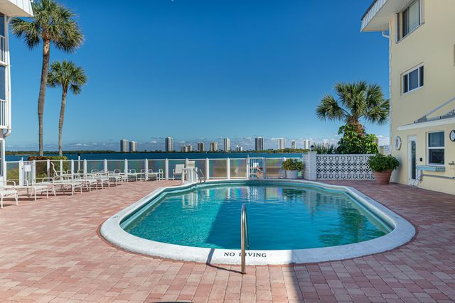 101 Doolen Court 210, North Palm Beach, FL 33408