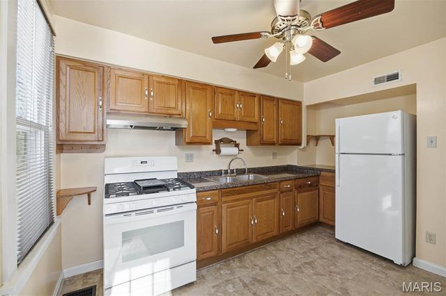 1515 Laurel Street, Highland, IL 62249