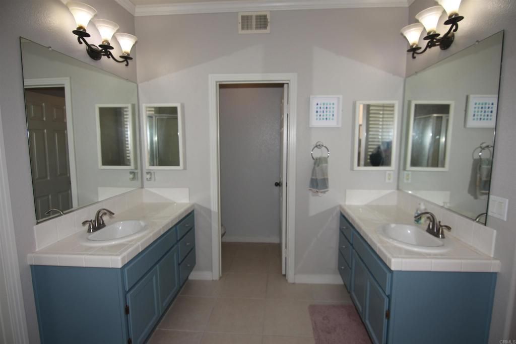Image 13 of property listing at 445 Poets Square, Fallbrook, CA 92028