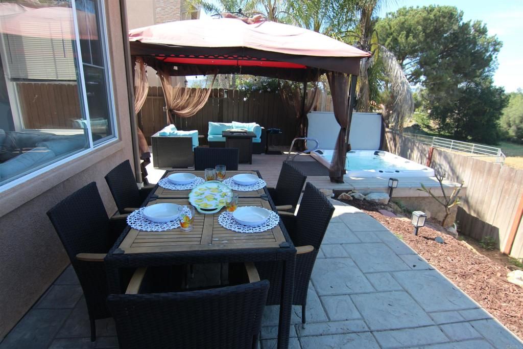 Image 18 of property listing at 445 Poets Square, Fallbrook, CA 92028