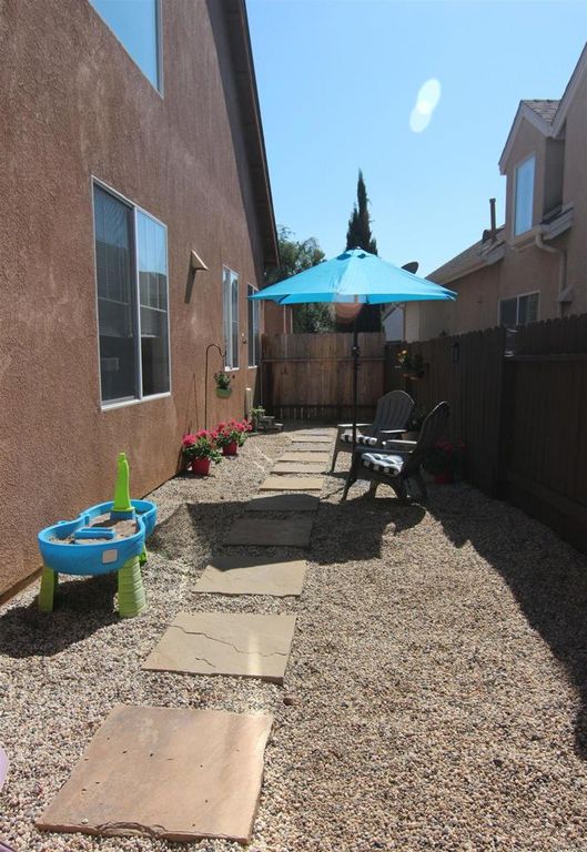 Image 19 of property listing at 445 Poets Square, Fallbrook, CA 92028