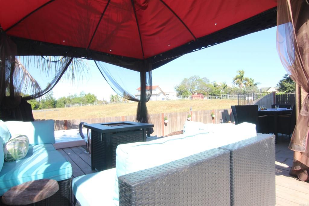 Image 21 of property listing at 445 Poets Square, Fallbrook, CA 92028
