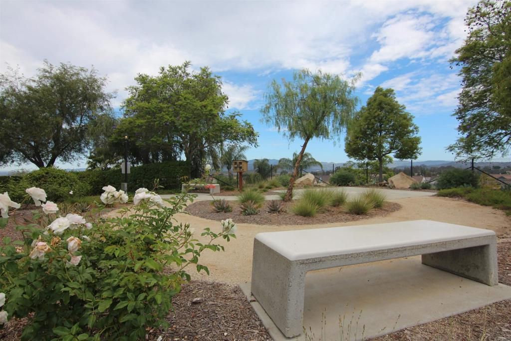 Image 4 of property listing at 445 Poets Square, Fallbrook, CA 92028