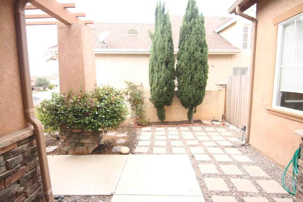 Image 5 of property listing at 445 Poets Square, Fallbrook, CA 92028