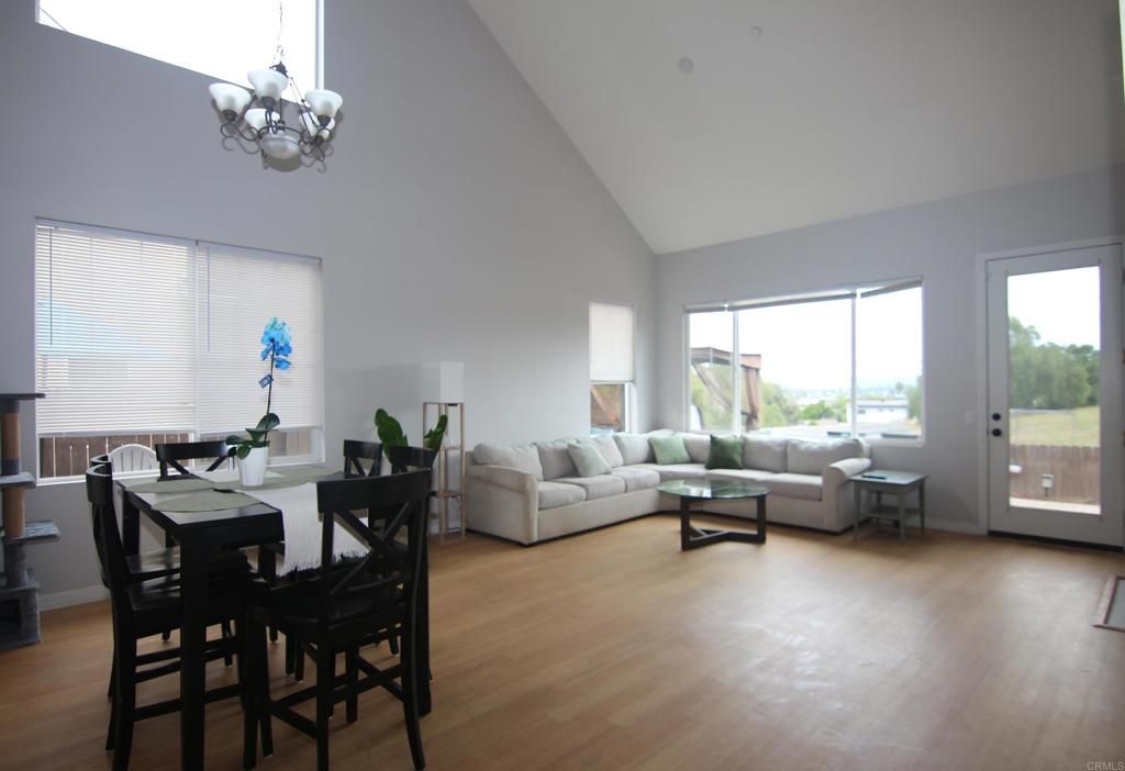 Image 6 of property listing at 445 Poets Square, Fallbrook, CA 92028