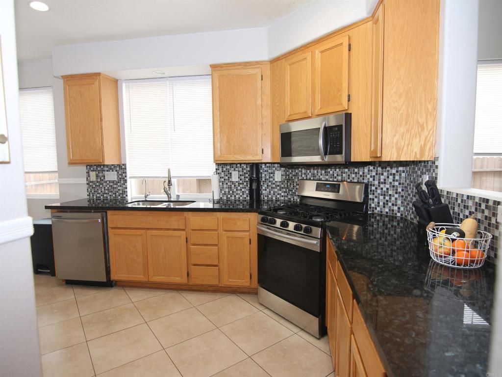 Image 9 of property listing at 445 Poets Square, Fallbrook, CA 92028