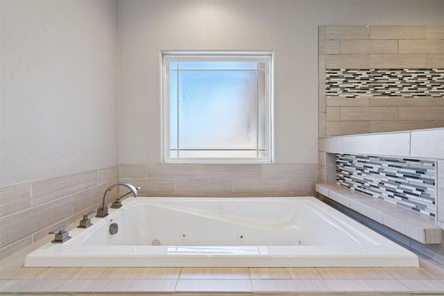 1319 NW Poko Mountain Ln, Lawton, OK 73507