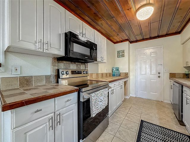 5202 9TH AVENUE S, Gulfport, FL 33707