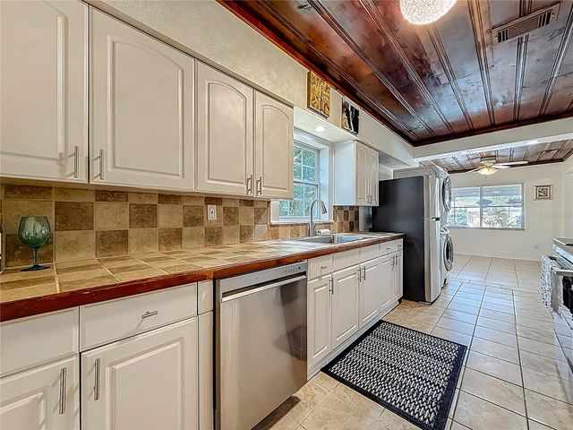 5202 9TH AVENUE S, Gulfport, FL 33707