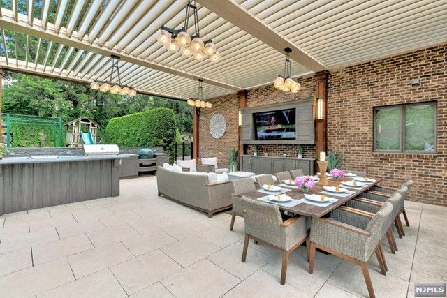 9 Loman Court, Cresskill, NJ 07626