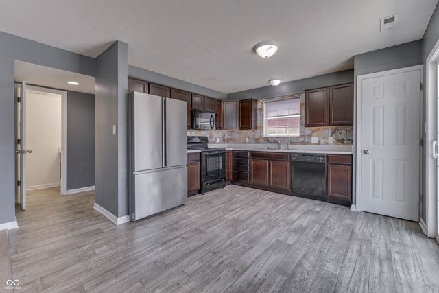 524 Haywood Drive, Greenfield, IN 46140
