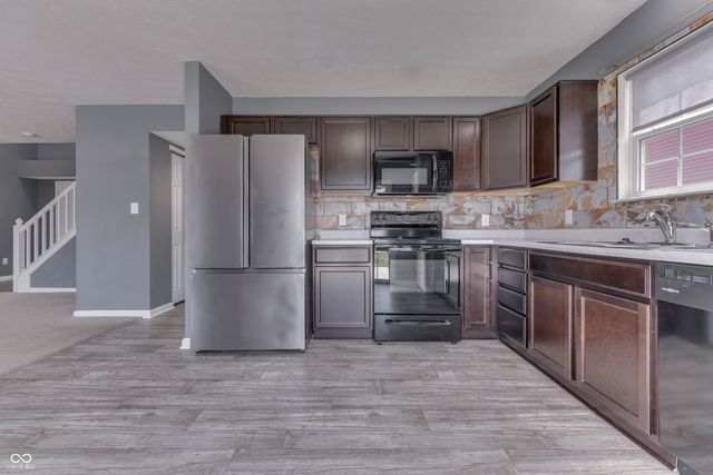 524 Haywood Drive, Greenfield, IN 46140
