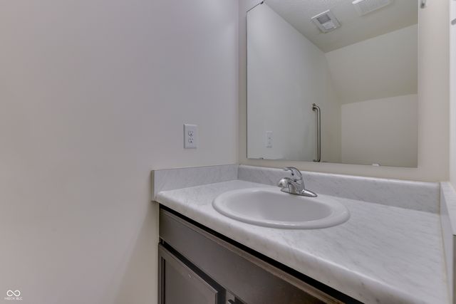 524 Haywood Drive, Greenfield, IN 46140
