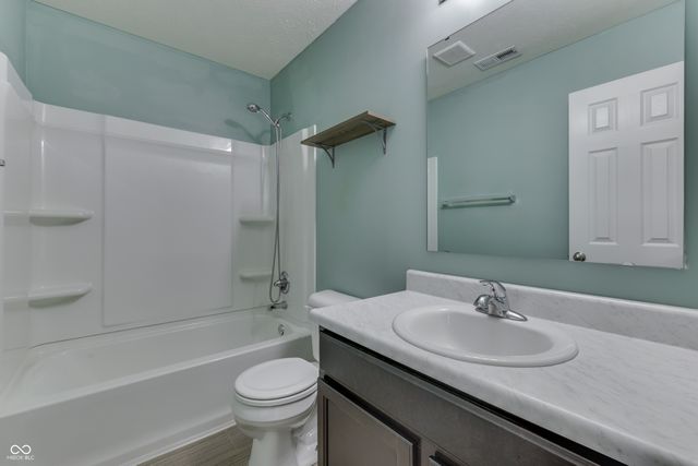 524 Haywood Drive, Greenfield, IN 46140