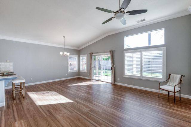 8450 N Saffron Court, Fresno, CA 93720